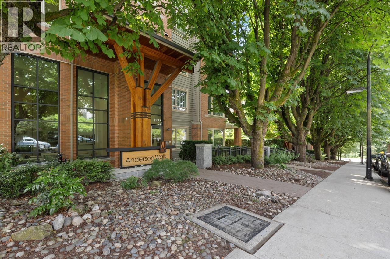 304 139 W 22nd Street, North Vancouver, British Columbia  V7M 0B5 - Photo 2 - R3068798