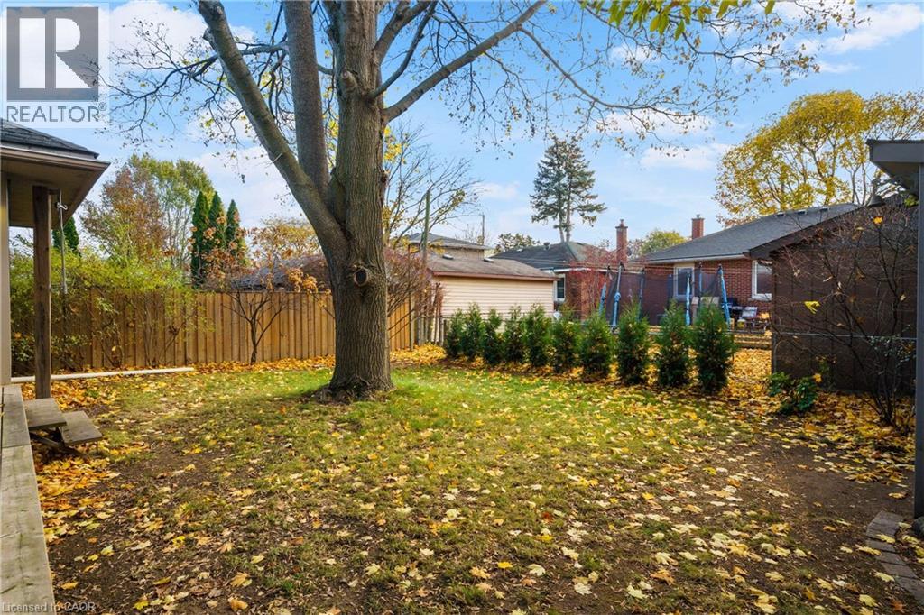 11 Mcmaster Avenue, Dundas, Ontario  L9H 4M6 - Photo 2 - 40788920