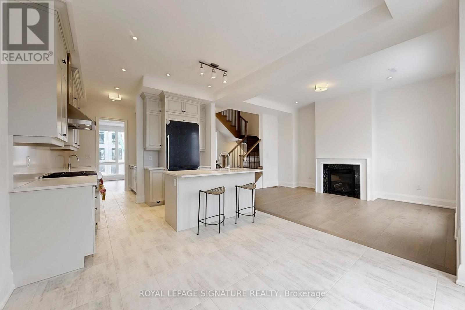 412 York Downs Boulevard, Markham, Ontario  L6C 3R4 - Photo 12 - N12396590