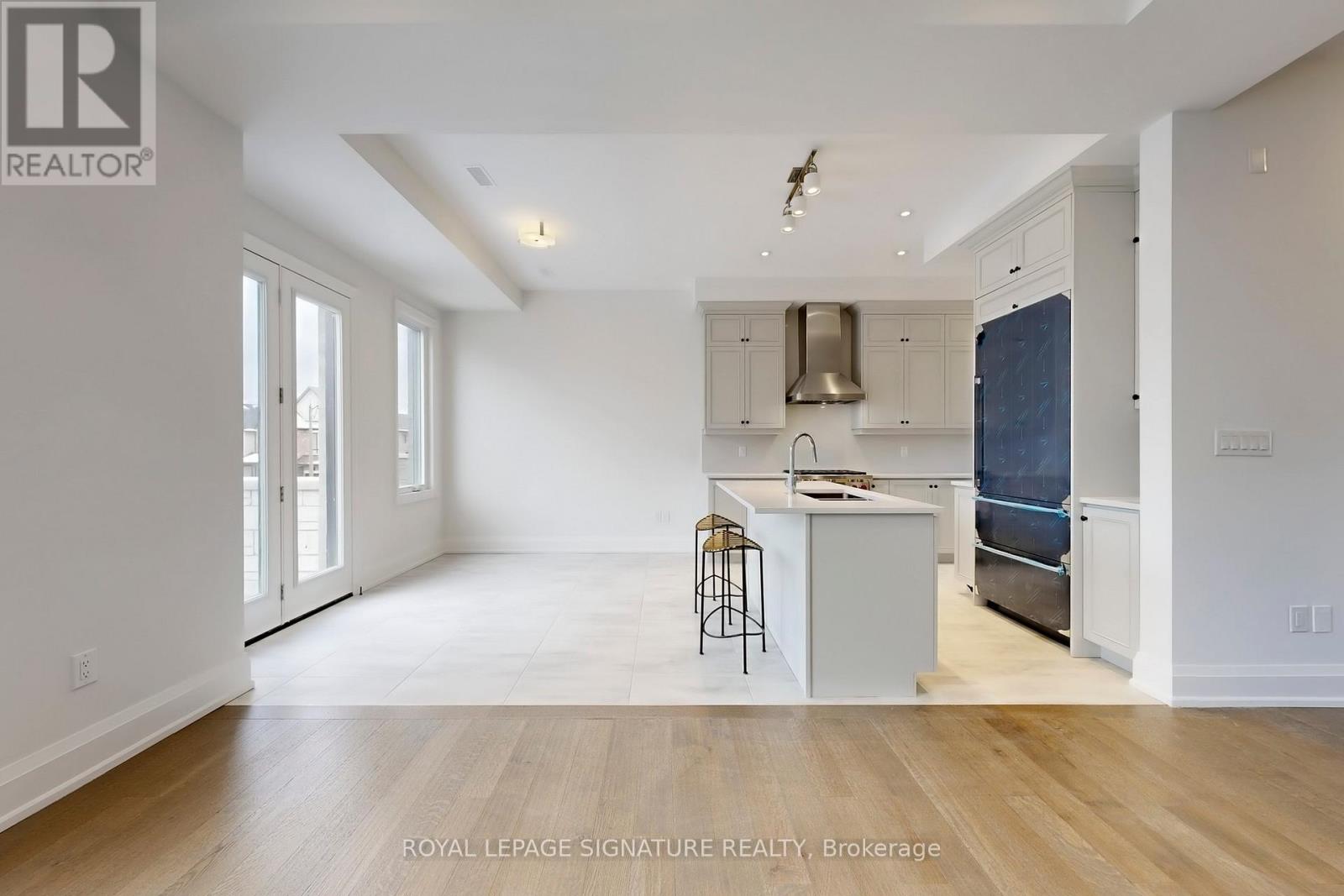 412 York Downs Boulevard, Markham, Ontario  L6C 3R4 - Photo 7 - N12396590