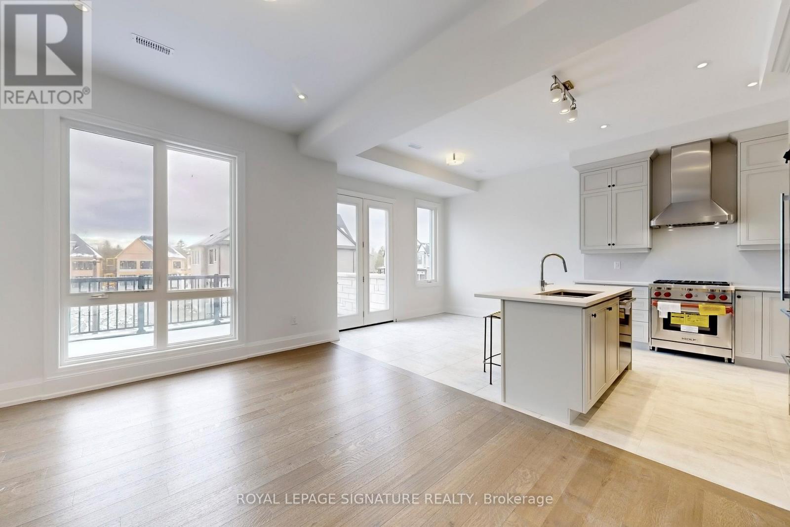 412 York Downs Boulevard, Markham, Ontario  L6C 3R4 - Photo 8 - N12396590