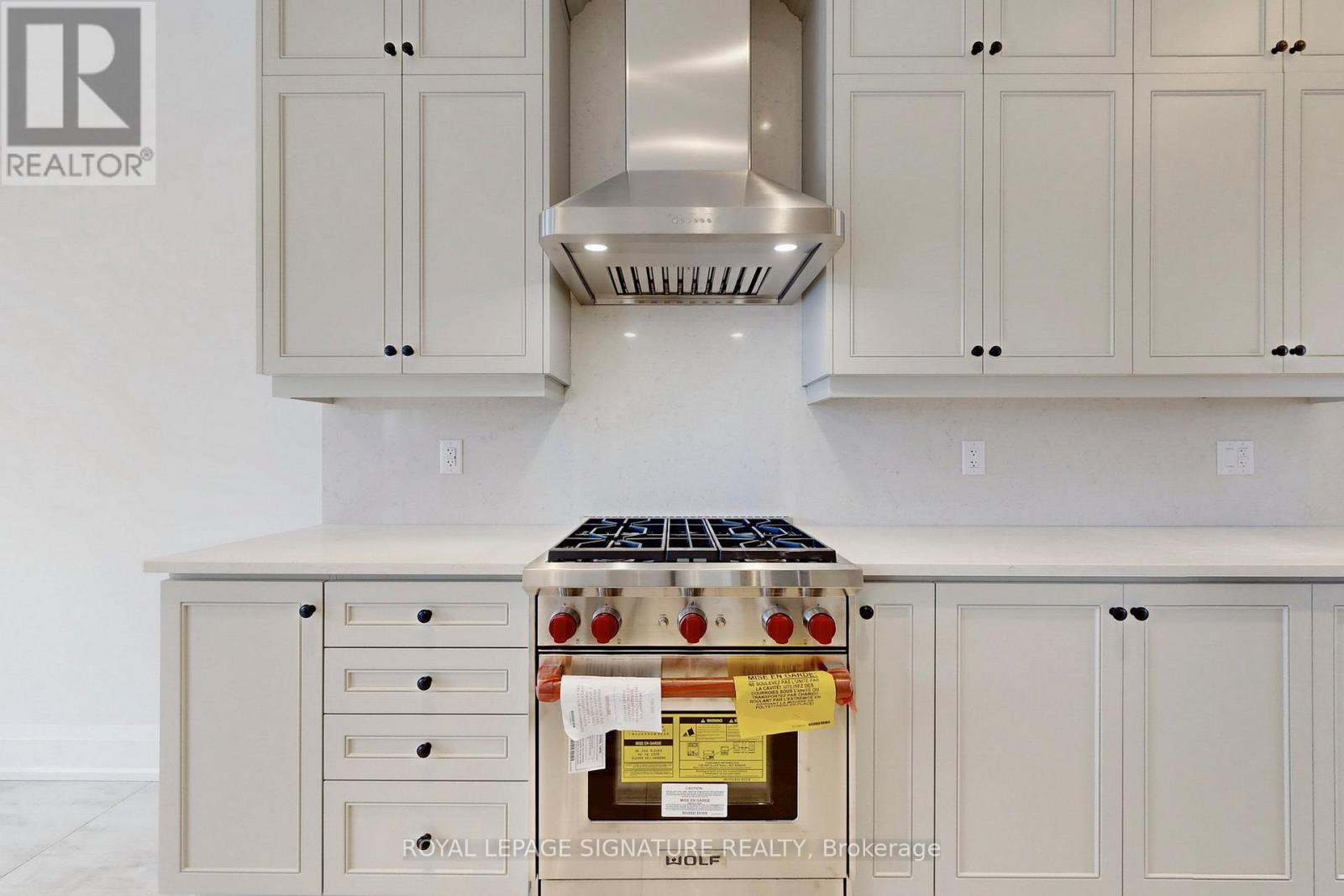 412 York Downs Boulevard, Markham, Ontario  L6C 3R4 - Photo 6 - N12396590