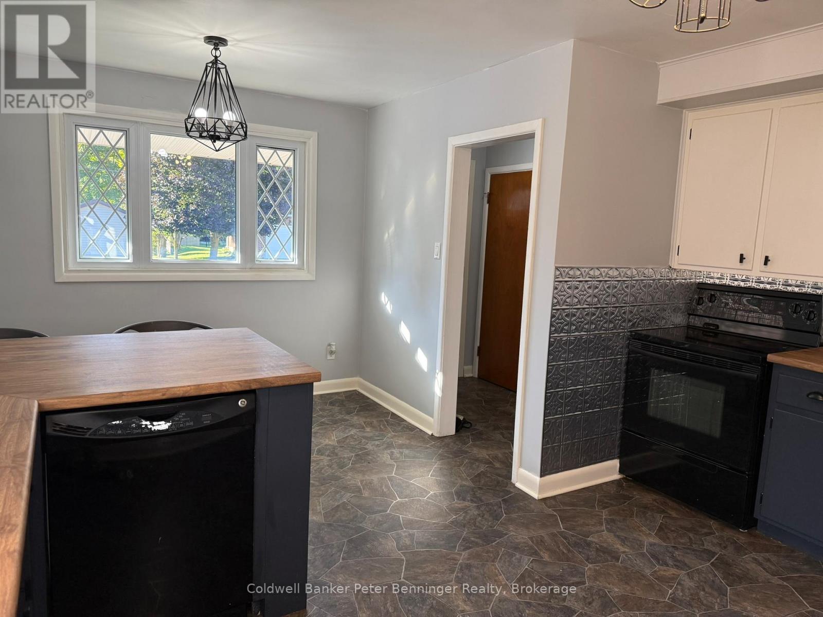 2 Elgin Street, Brockton, Ontario  N0G 2V0 - Photo 4 - X12559850