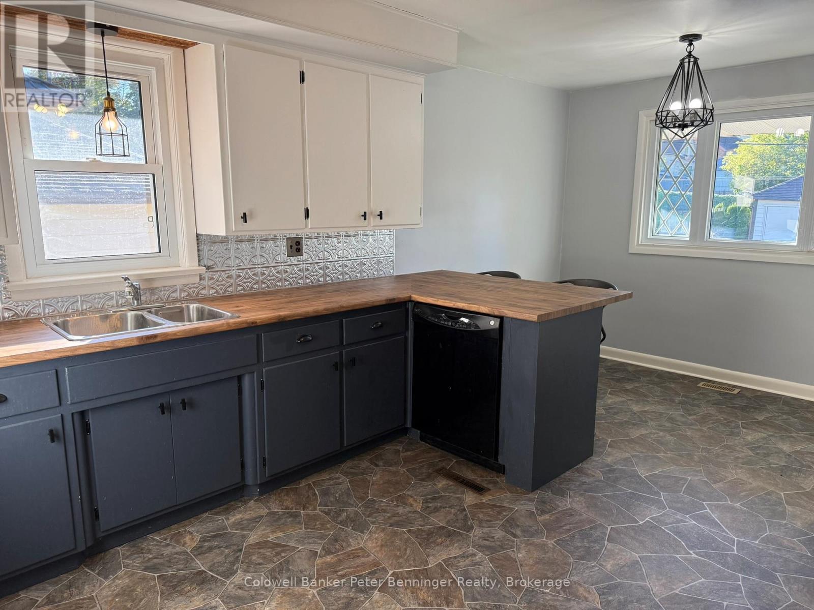 2 Elgin Street, Brockton, Ontario  N0G 2V0 - Photo 6 - X12559850