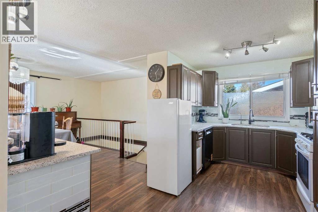 6108 28 Avenue Ne, Calgary, Alberta  T1Y 3C9 - Photo 11 - A2260304