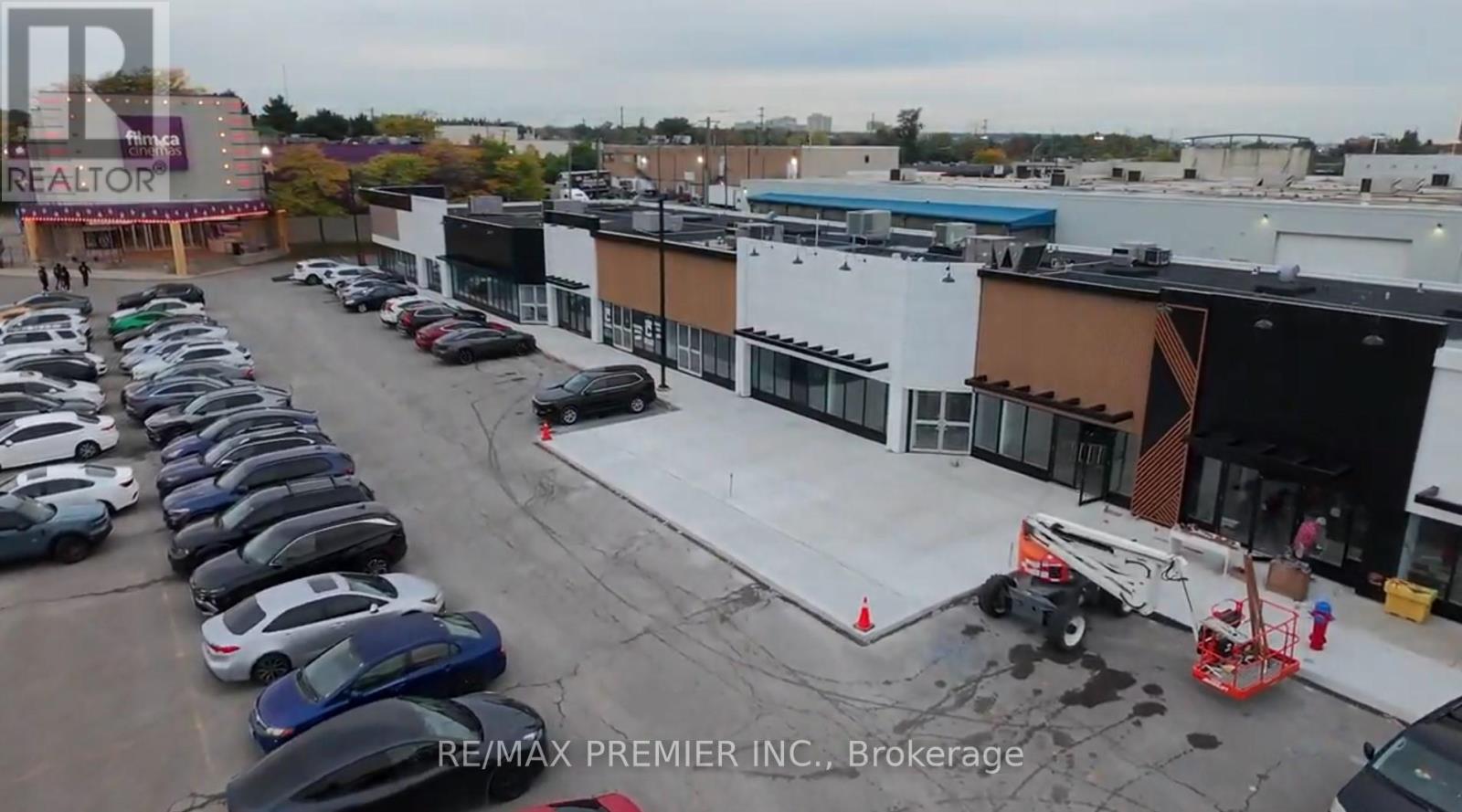 9 & 10 - 171 Speers Road, Oakville, Ontario  L6K 3W8 - Photo 3 - W12028474