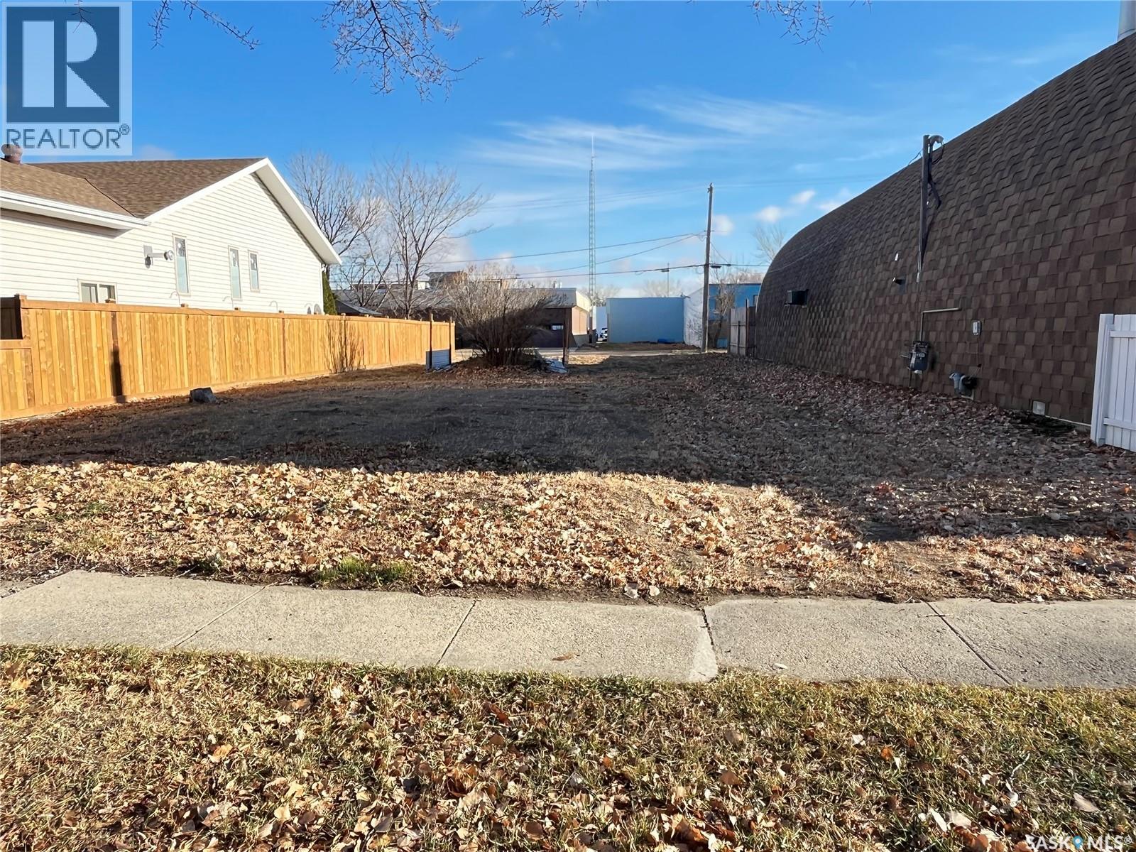 210 Maple Street, Maple Creek, Saskatchewan  S0N 1N0 - Photo 2 - SK024361