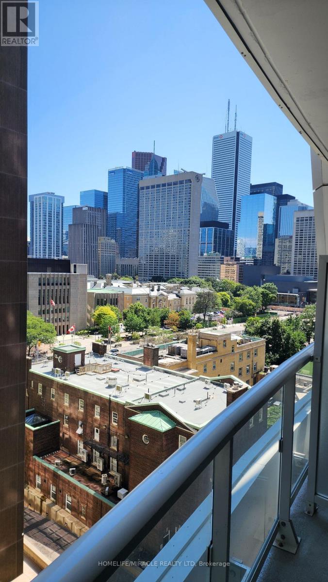 724 - 230 SIMCOE STREET, Toronto, Ontario