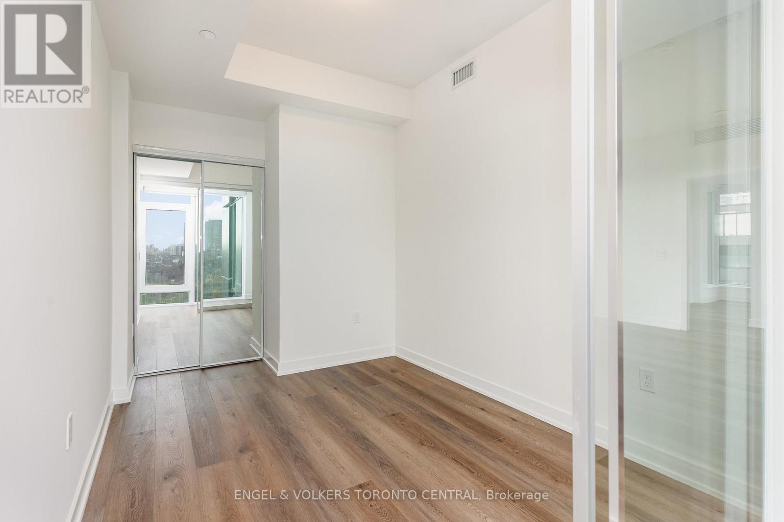 613 - 1 Quarrington Lane, Toronto, Ontario  M3C 0S4 - Photo 10 - C12559922