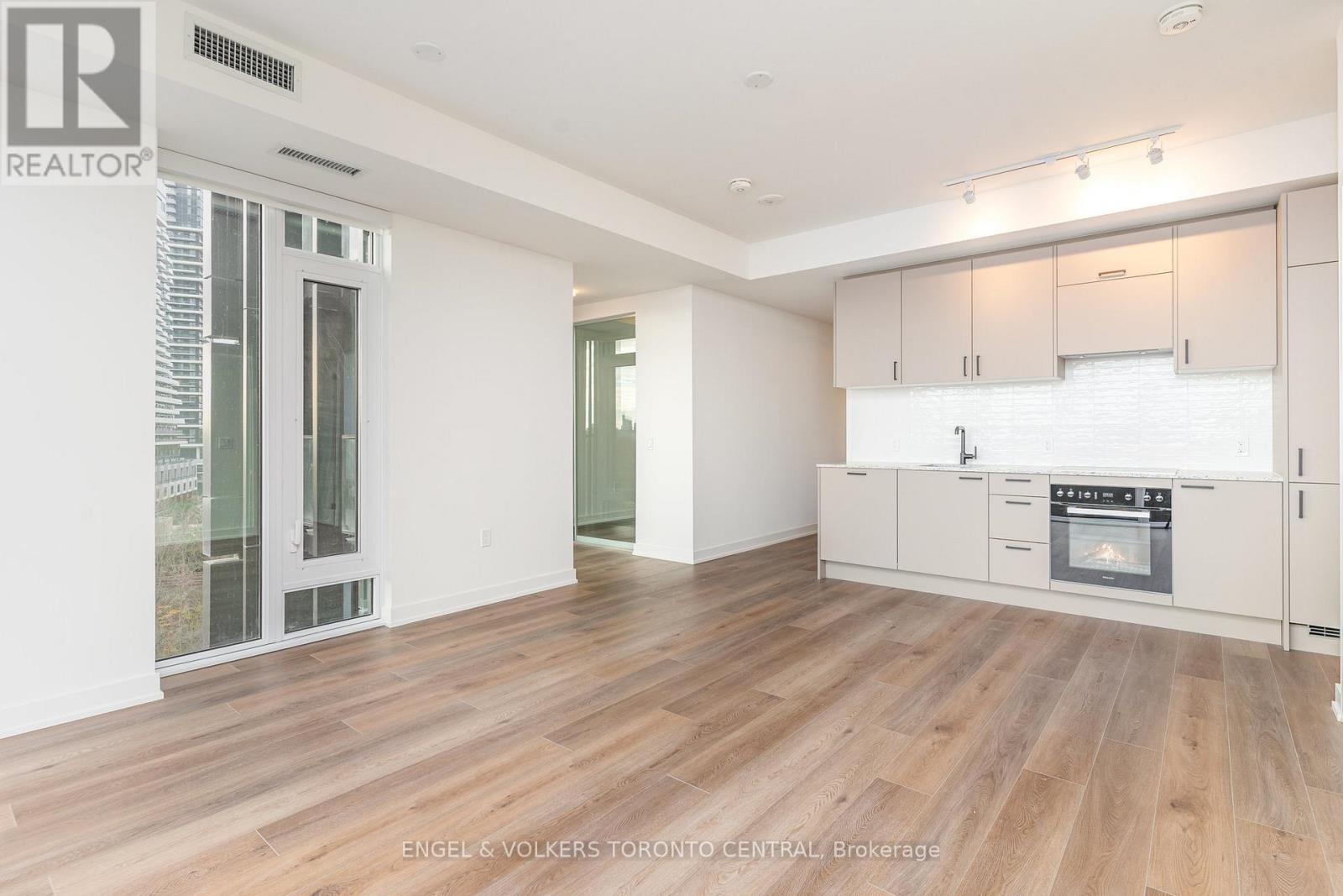 613 - 1 Quarrington Lane, Toronto, Ontario  M3C 0S4 - Photo 4 - C12559922