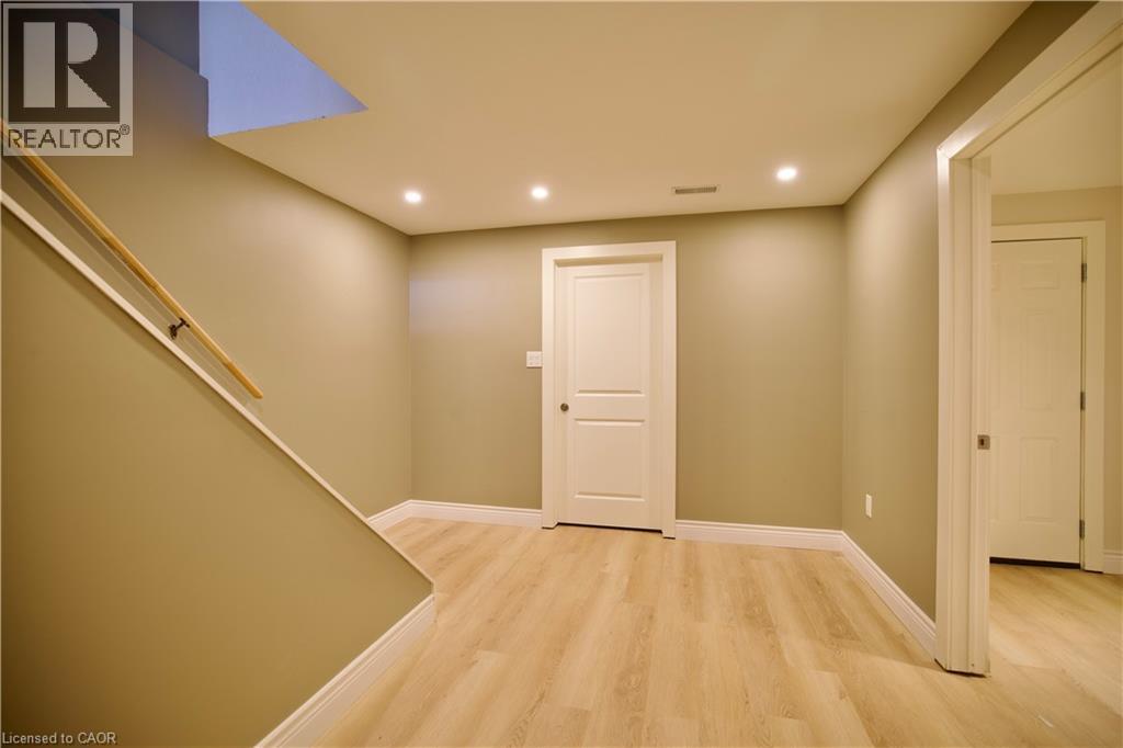 711 Cedar Bend Drive, Waterloo, Ontario  N2V 2R2 - Photo 39 - 40789360