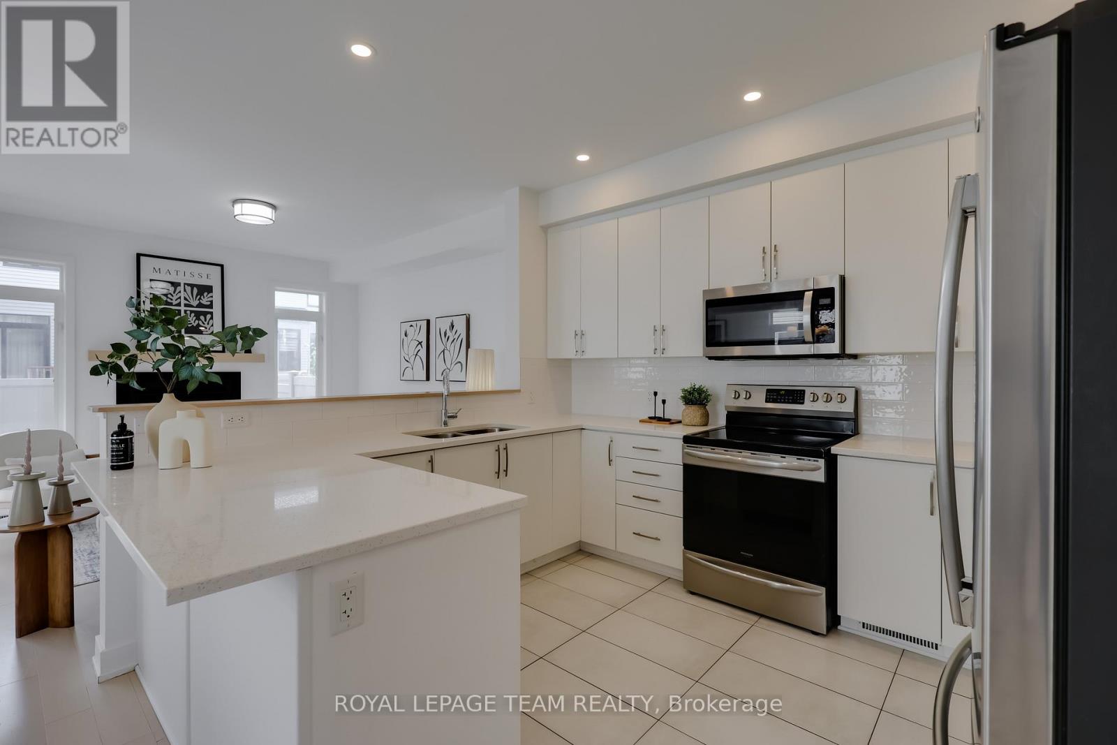 856 Clapham Terrace, Ottawa, Ontario  K2S 2P1 - Photo 3 - X12416333