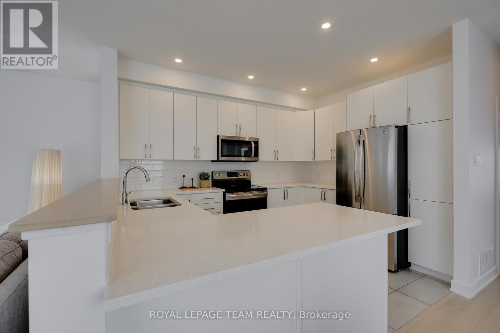 856 Clapham Terrace, Ottawa, Ontario  K2S 2P1 - Photo 4 - X12416333