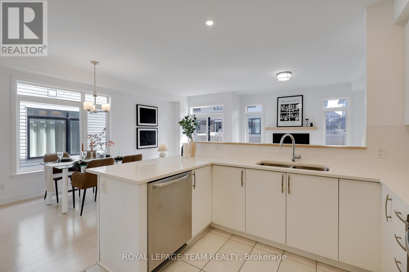 856 Clapham Terrace, Ottawa, Ontario  K2S 2P1 - Photo 5 - X12416333