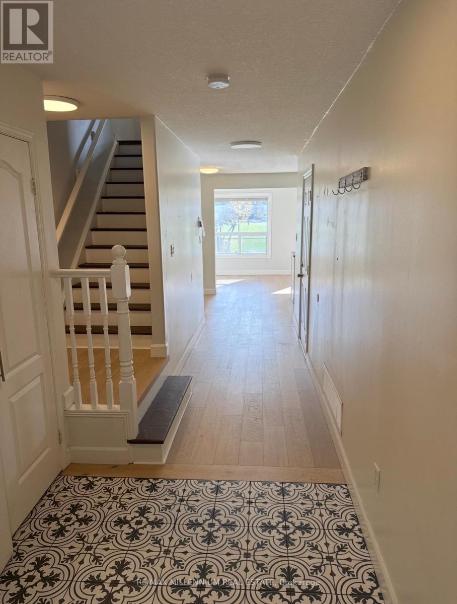 27 Shephard Avenue, New Tecumseth, Ontario  L9R 2E8 - Photo 2 - N12559878