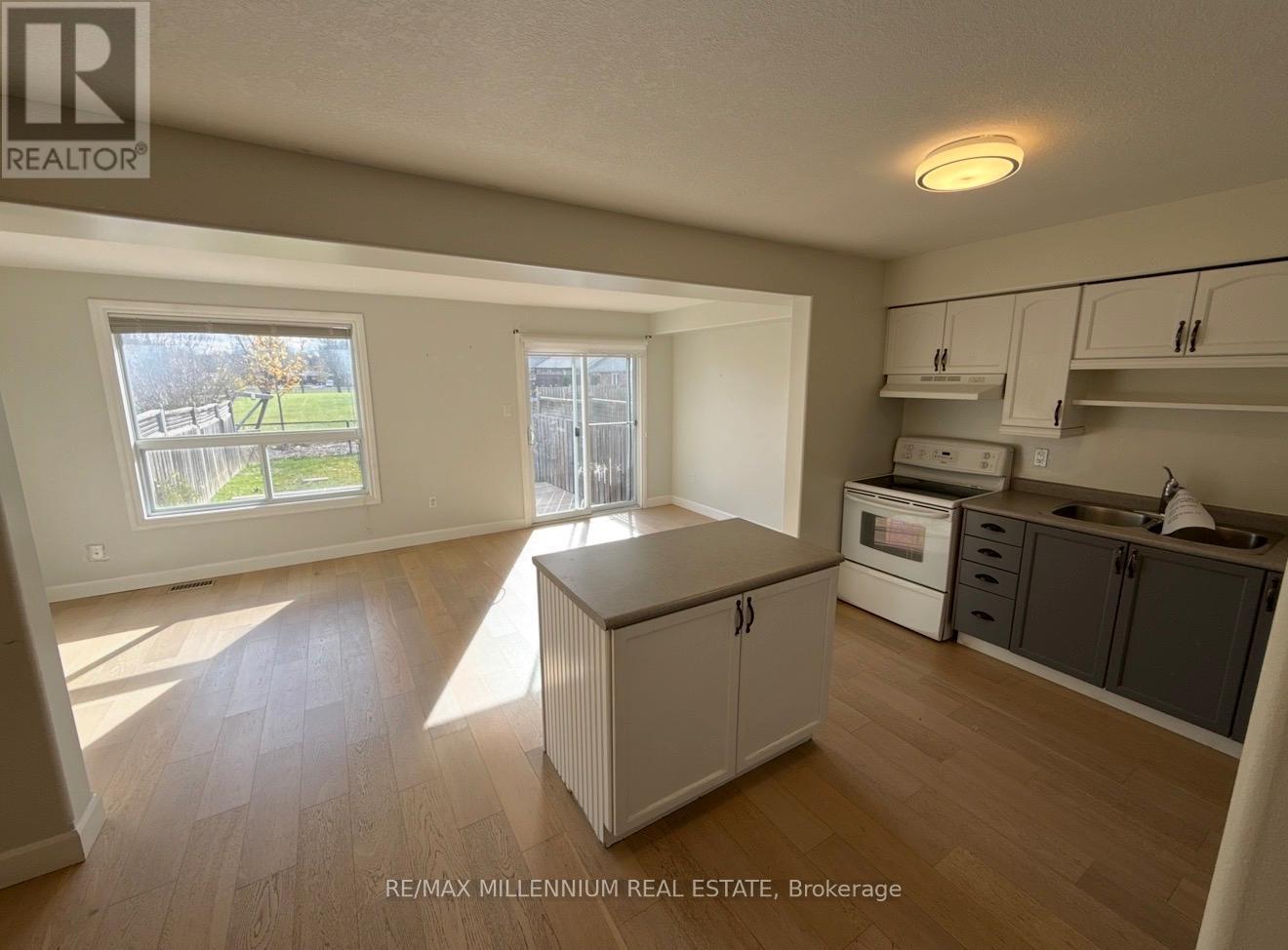 27 Shephard Avenue, New Tecumseth, Ontario  L9R 2E8 - Photo 6 - N12559878