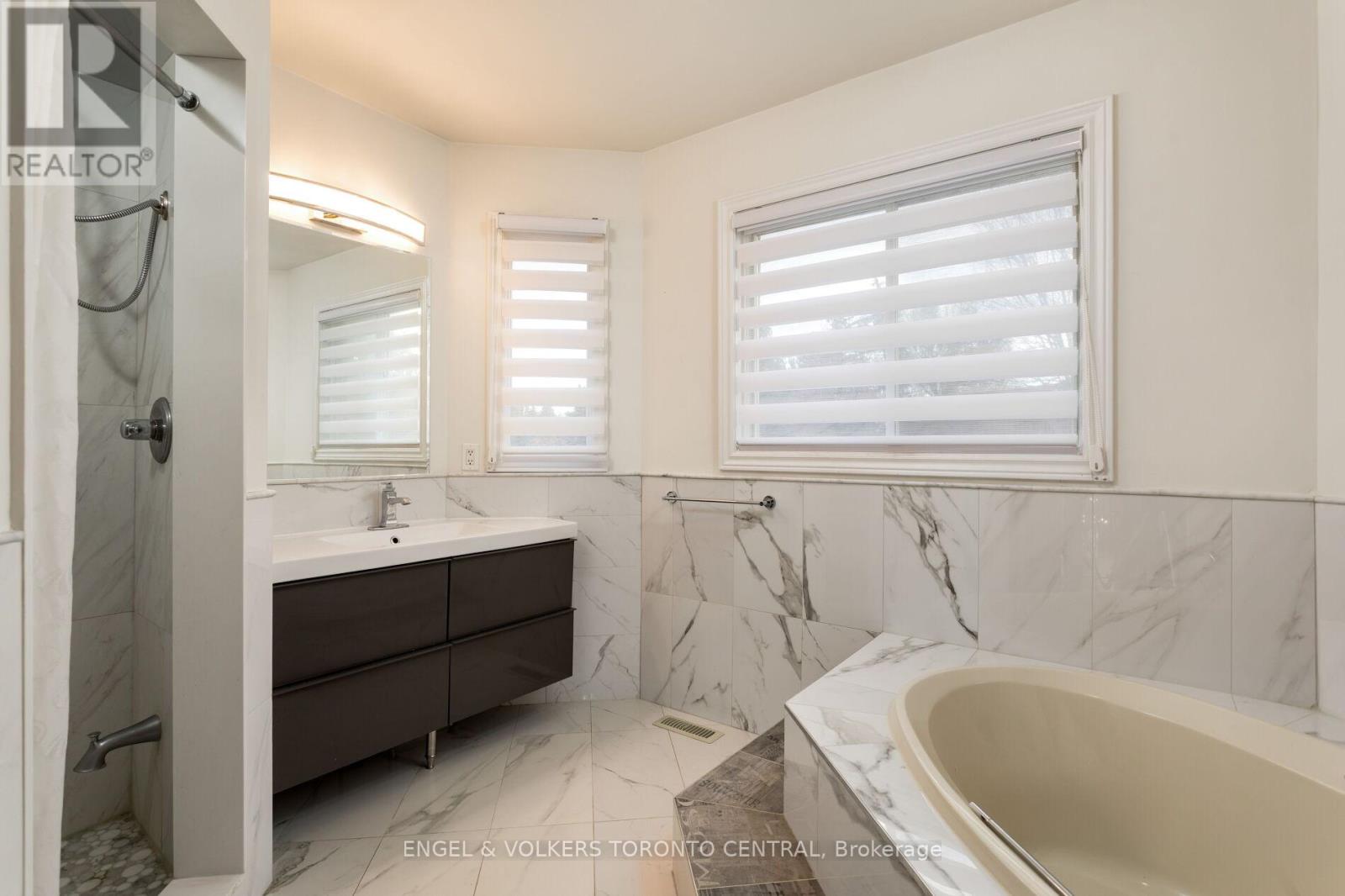 144 Claremont Lane, Vaughan, Ontario  L4L 8Z8 - Photo 29 - N12559886