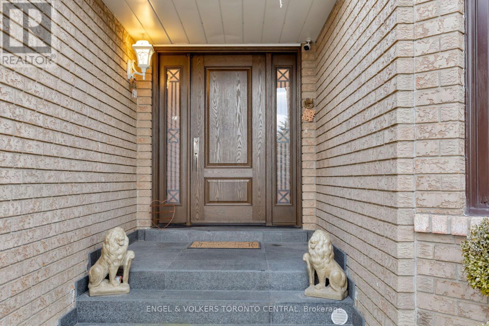 144 Claremont Lane, Vaughan, Ontario  L4L 8Z8 - Photo 5 - N12559886