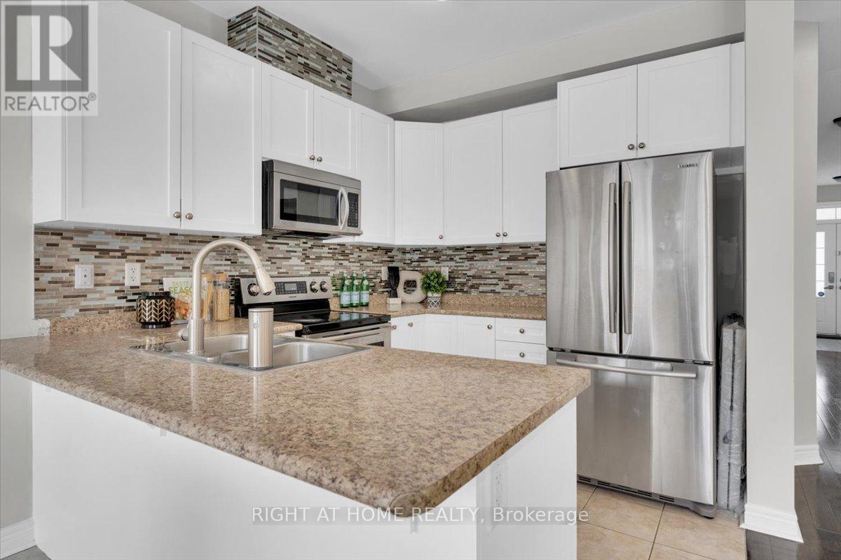 31 Brown Lane, Whitchurch-Stouffville, Ontario  L4A 0V1 - Photo 14 - N12559912