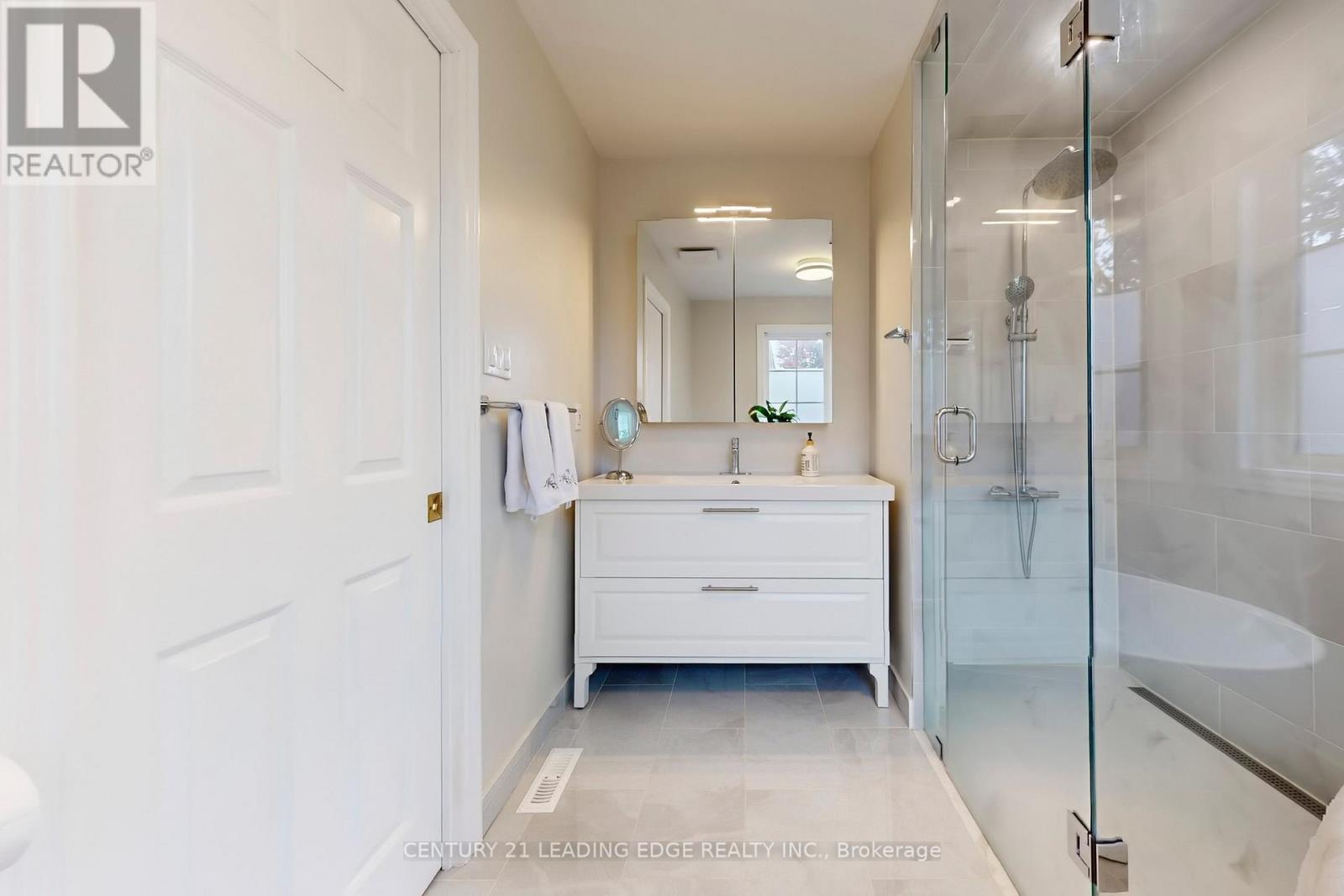 851 Hilton Boulevard, Newmarket, Ontario  L3X 2H7 - Photo 31 - N12559926