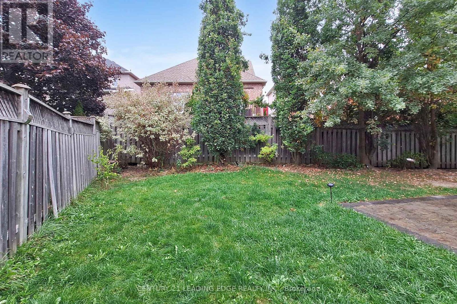 851 Hilton Boulevard, Newmarket, Ontario  L3X 2H7 - Photo 49 - N12559926