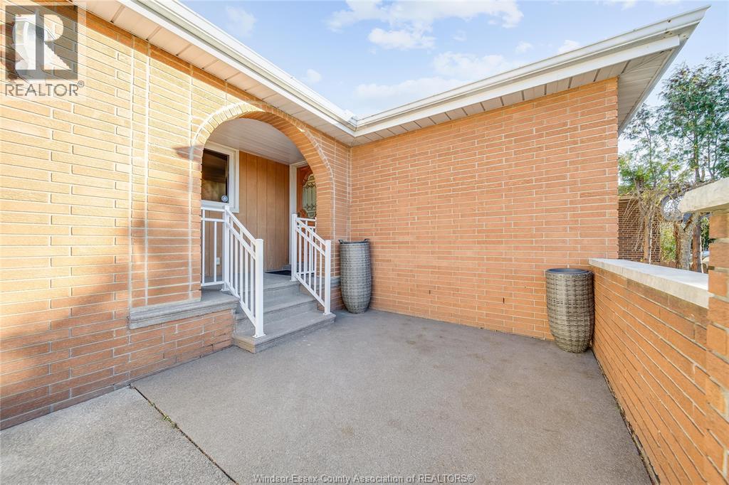 9223 Esplanade Drive, Windsor, Ontario  N8R 1J2 - Photo 5 - 25028858