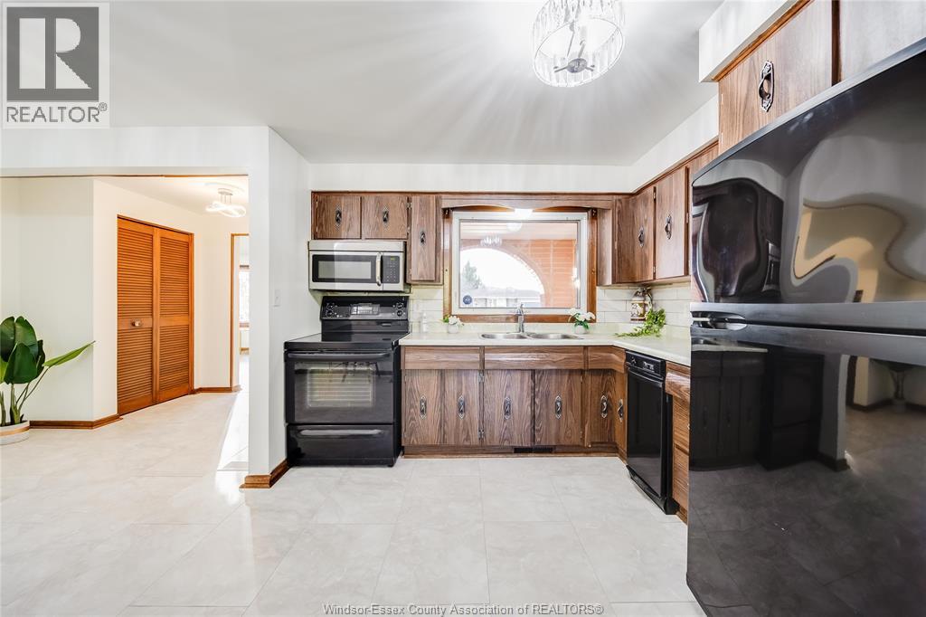 9223 Esplanade Drive, Windsor, Ontario  N8R 1J2 - Photo 16 - 25028858