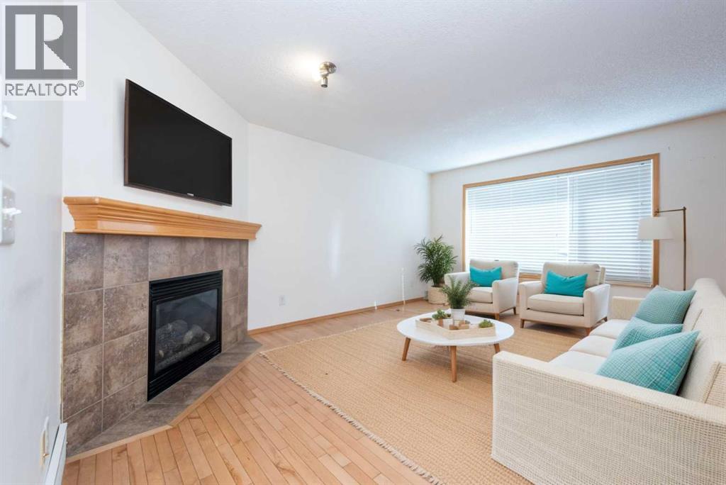 17 Royal Birkdale Crescent Nw, Calgary, Alberta  T3G 5R4 - Photo 5 - A2261089