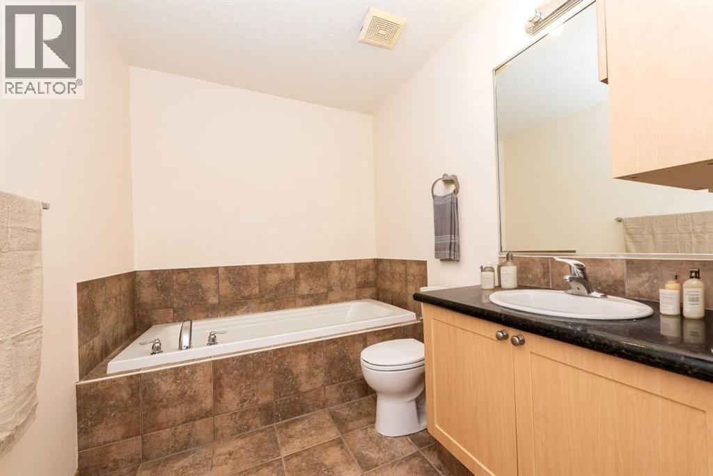 17 Royal Birkdale Crescent Nw, Calgary, Alberta  T3G 5R4 - Photo 18 - A2261089