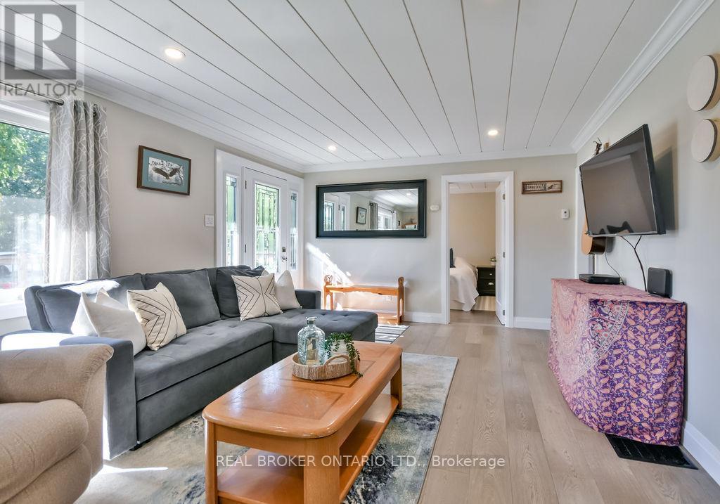 812 Cook Street, Innisfil, Ontario  L9S 2J1 - Photo 6 - N12411199