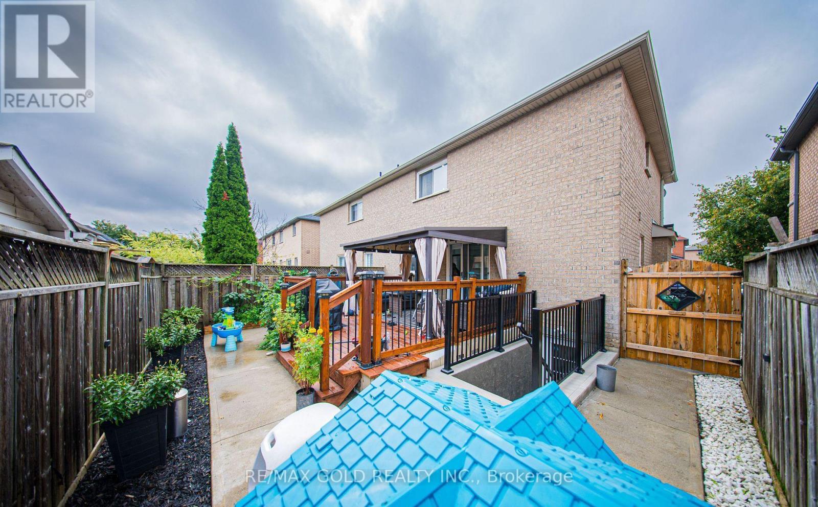 11 Flatlands Way, Brampton, Ontario  L6R 2B5 - Photo 31 - W12559498