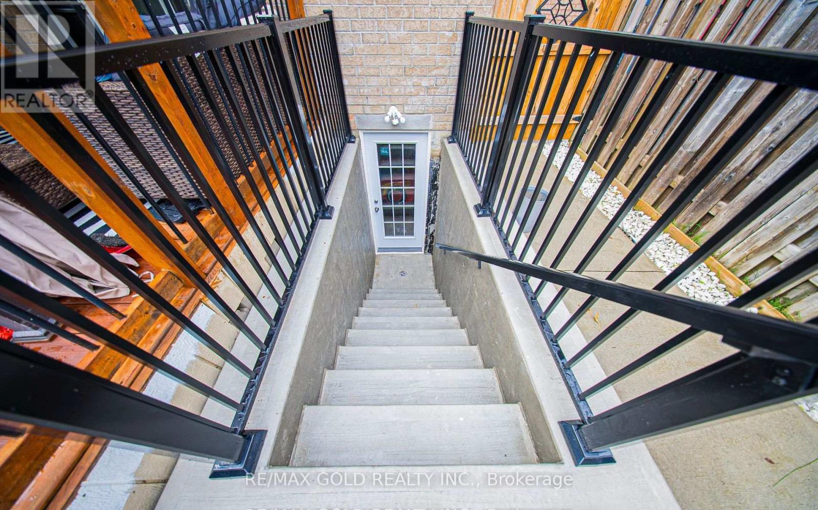 11 Flatlands Way, Brampton, Ontario  L6R 2B5 - Photo 17 - W12559498