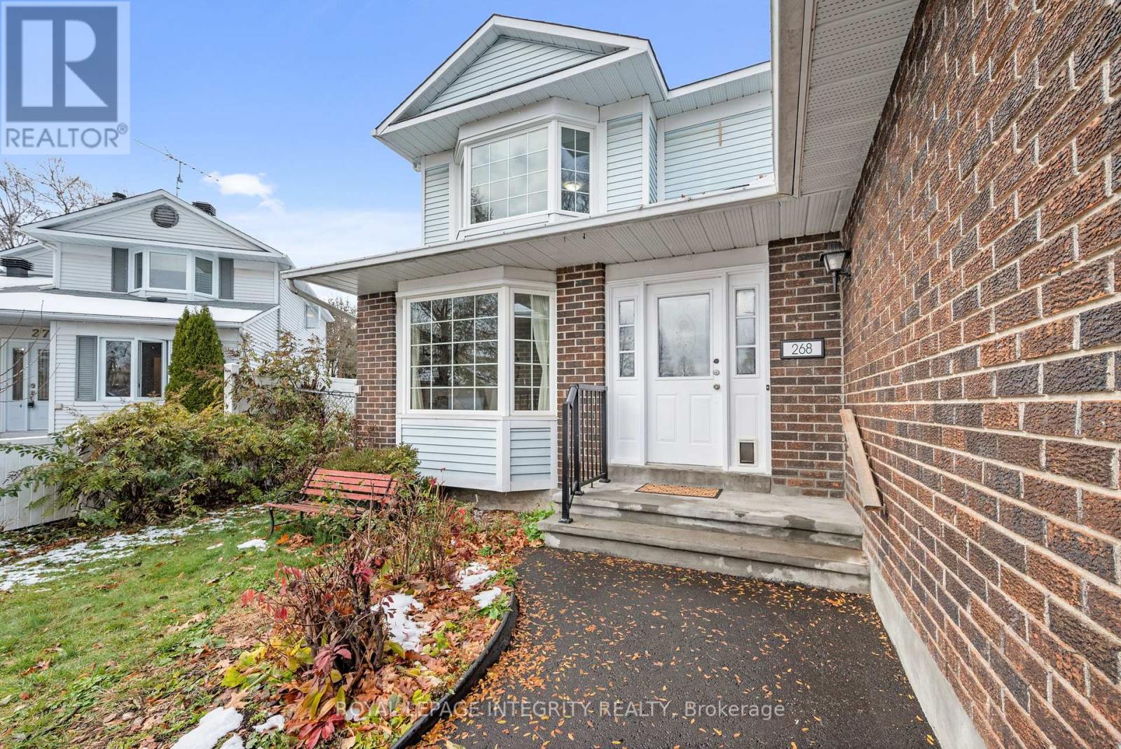 268 Mceachern Crescent, Ottawa, Ontario  K1E 3K5 - Photo 2 - X12559958