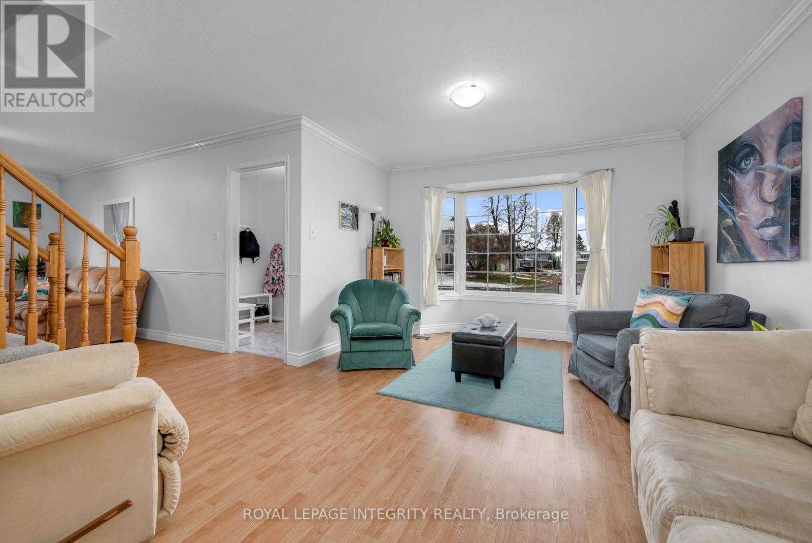 268 Mceachern Crescent, Ottawa, Ontario  K1E 3K5 - Photo 5 - X12559958