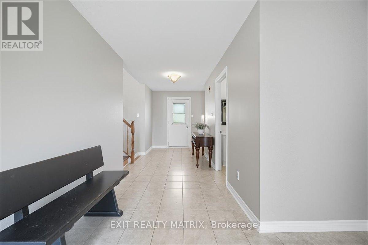 8089 Laurie Lane, Ottawa, Ontario  K0A 2P0 - Photo 3 - X12559998