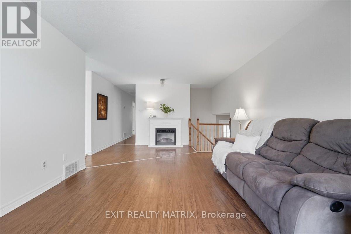 8089 Laurie Lane, Ottawa, Ontario  K0A 2P0 - Photo 5 - X12559998
