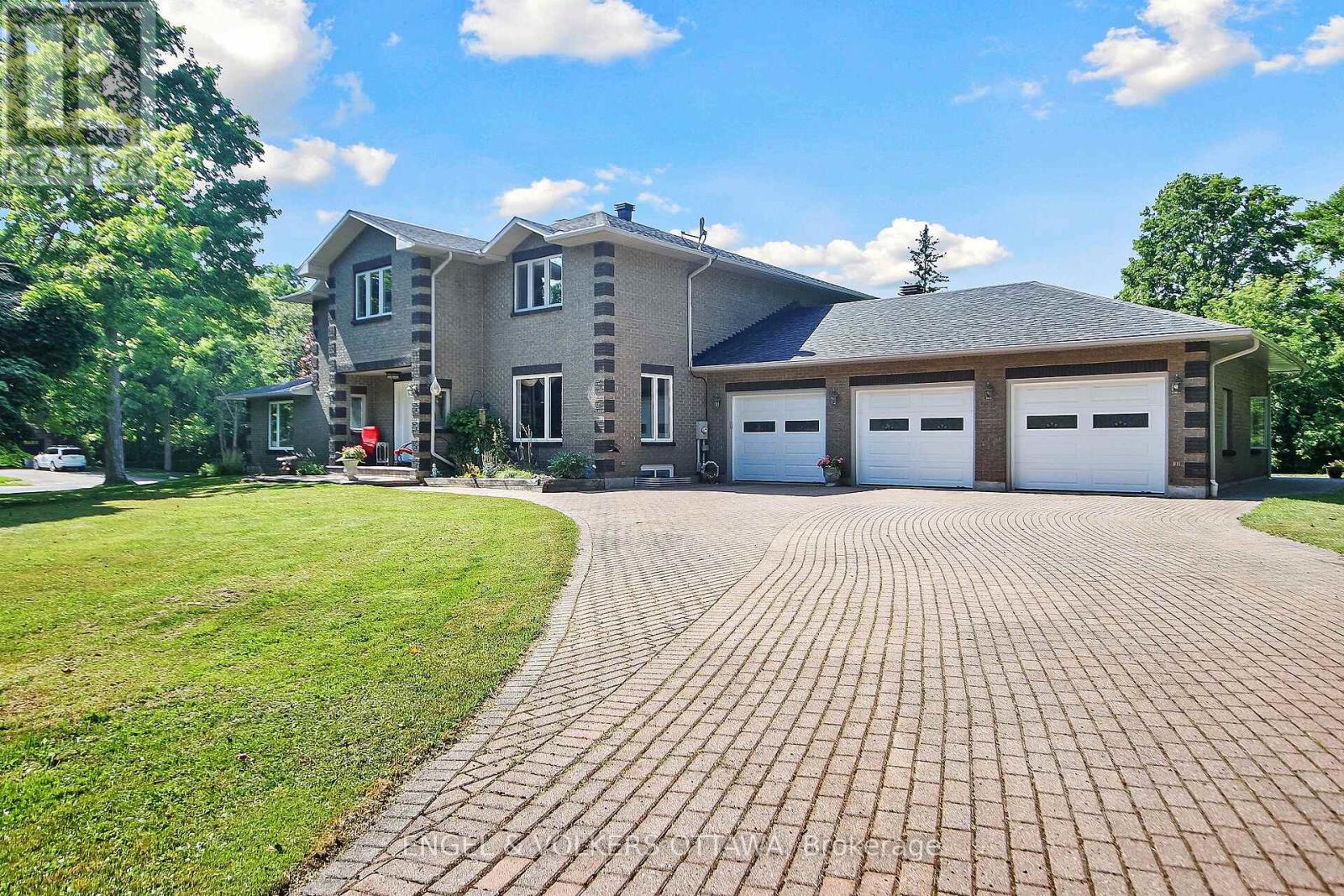 5593 Whitewood Avenue S, Ottawa, Ontario  K4M 1E1 - Photo 2 - X12560042