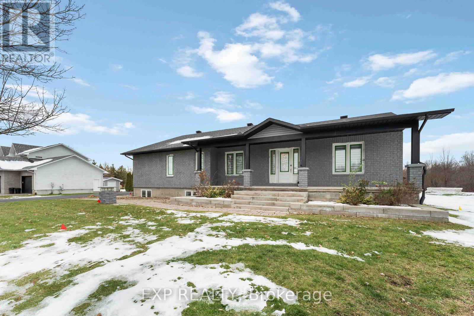 2760 Johannes Street, Ottawa, Ontario  K0A 2P0 - Photo 2 - X12560118