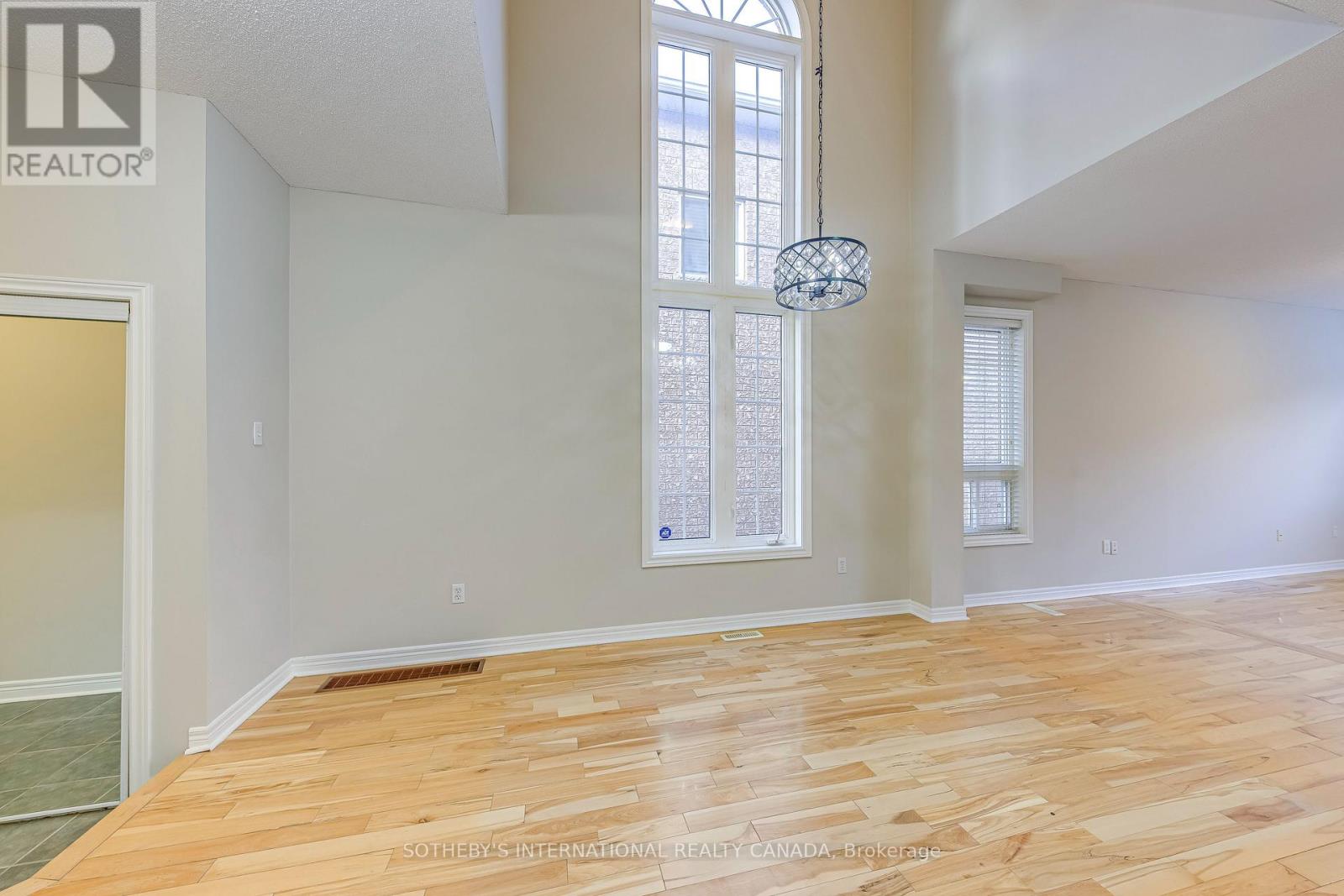 7496 Allspice Trail, Mississauga, Ontario  L5N 8P3 - Photo 4 - W12559832