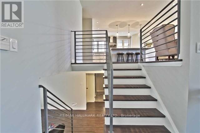 208 Pine Cove Road, Burlington, Ontario  L7N 1W2 - Photo 3 - W12559870