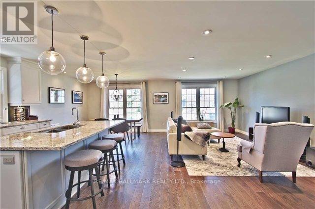 208 Pine Cove Road, Burlington, Ontario  L7N 1W2 - Photo 4 - W12559870