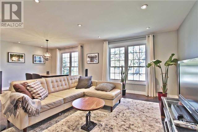 208 Pine Cove Road, Burlington, Ontario  L7N 1W2 - Photo 5 - W12559870