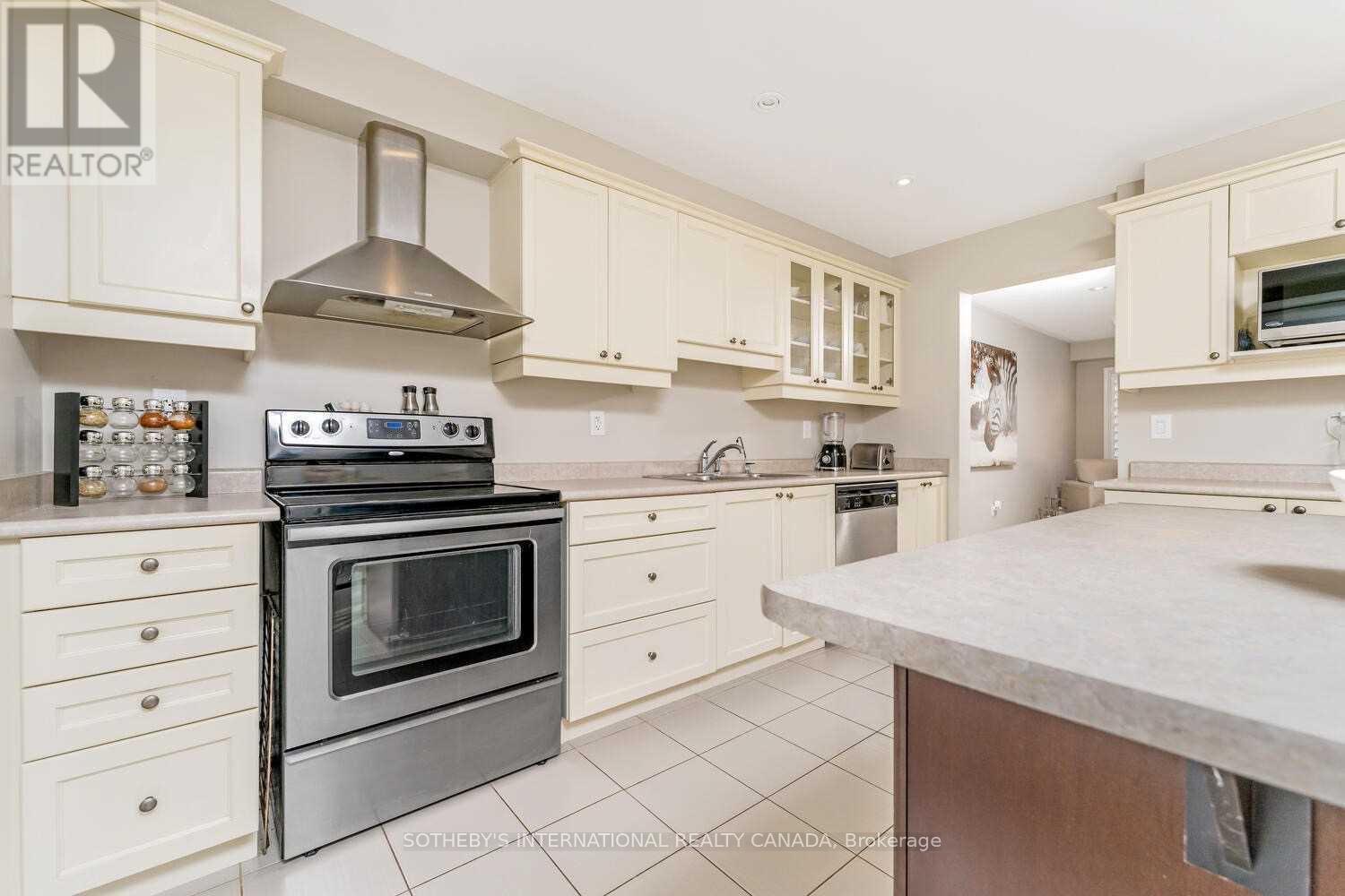 937 Brassard Circle, Milton, Ontario  L9T 8E2 - Photo 8 - W12559874