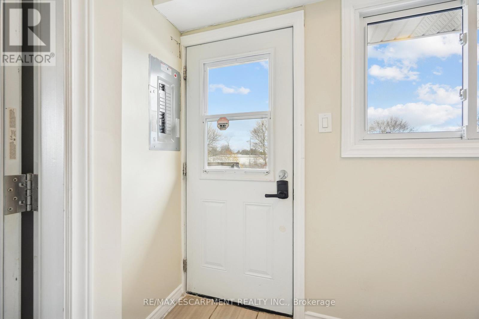 Unit B - 154 Main Street N, Guelph/eramosa, Ontario N0B 2K0 - Photo 3 - X12559906