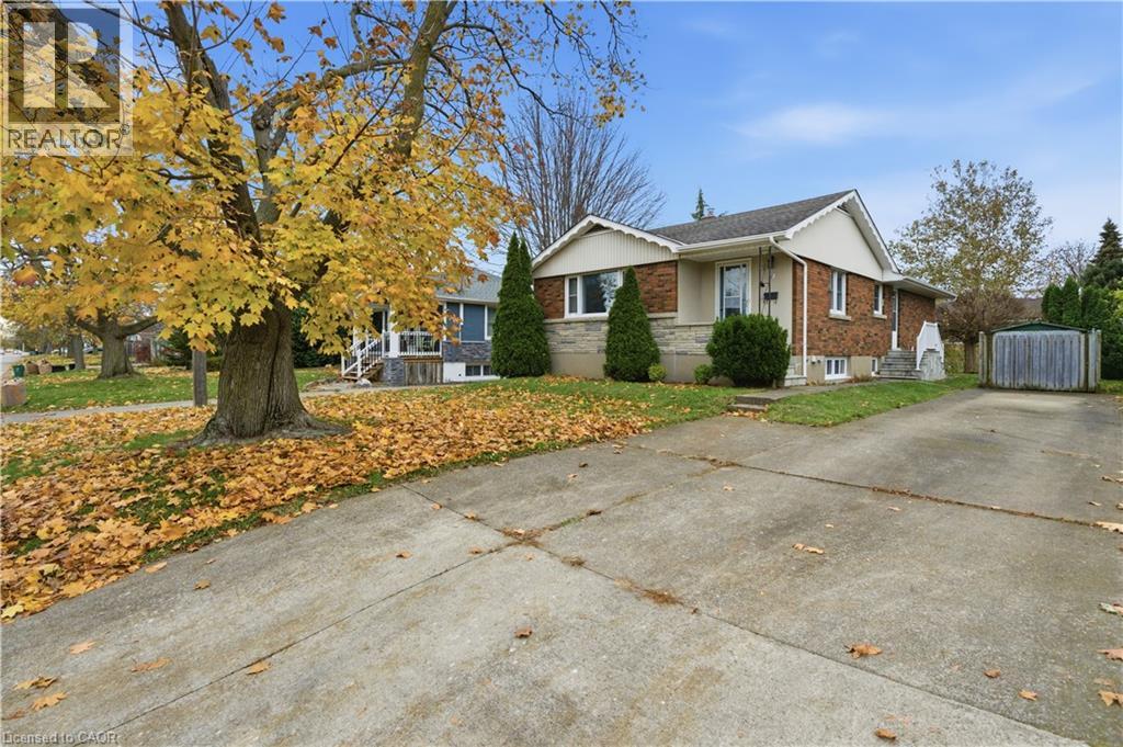 8 Fawell Avenue, St. Catharines, Ontario  L2S 2V4 - Photo 2 - 40788400