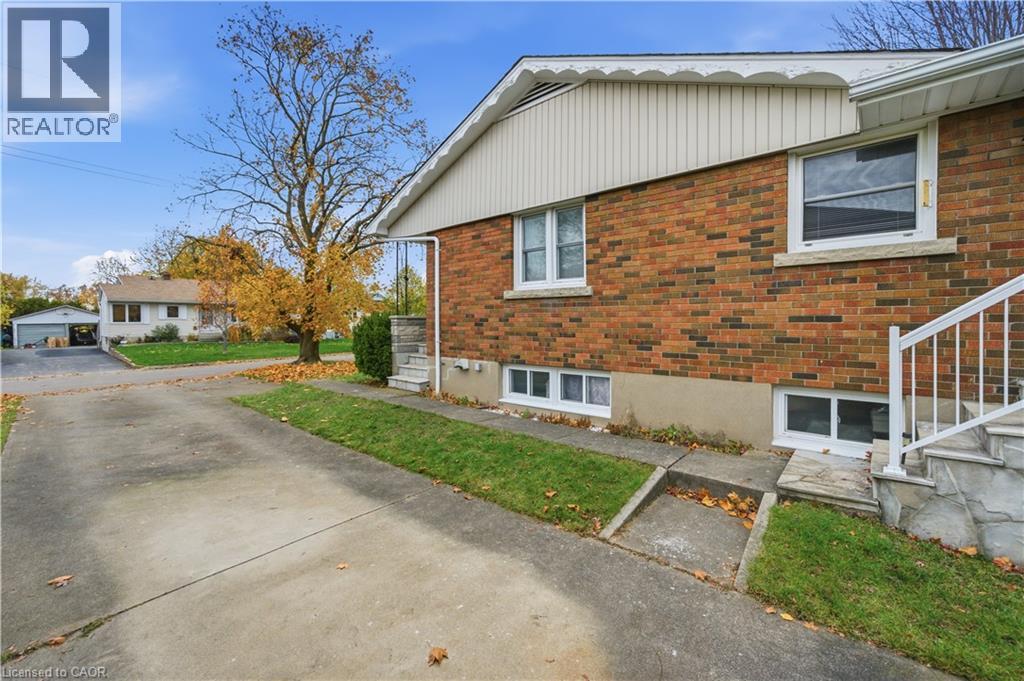 8 Fawell Avenue, St. Catharines, Ontario  L2S 2V4 - Photo 5 - 40788400