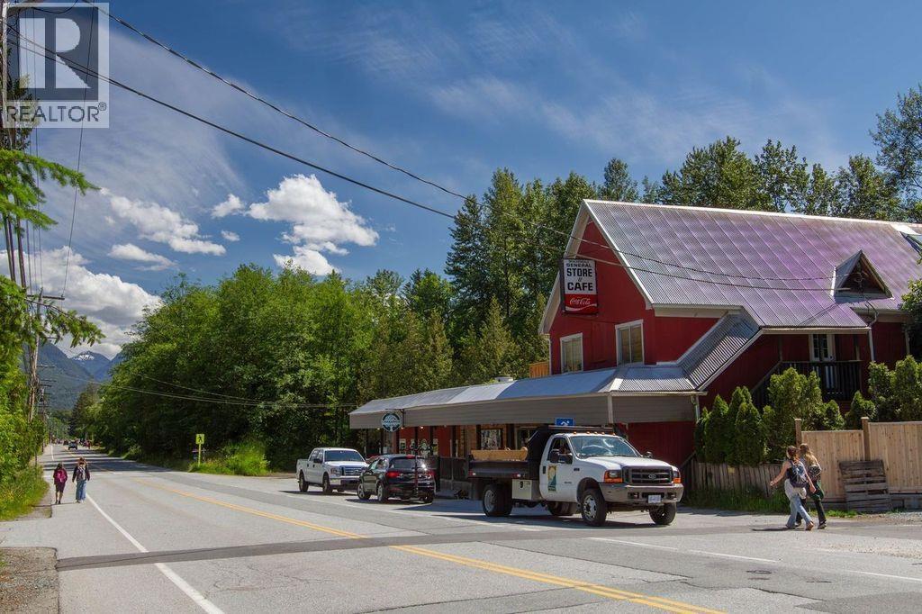 41655 Government Road, Squamish, British Columbia  V0N 1H0 - Photo 2 - C8073910