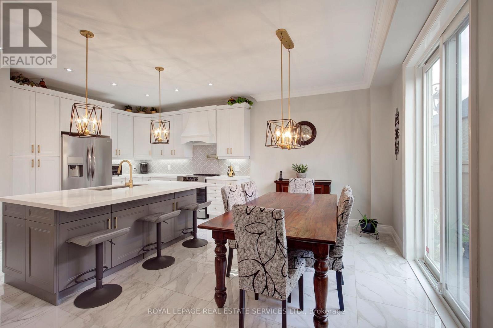 135 Zachary Crescent, Oakville, Ontario  L6H 0W1 - Photo 17 - W12559574