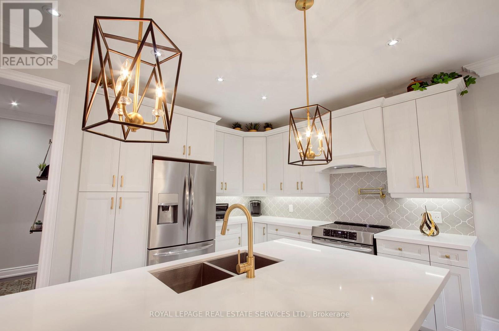 135 Zachary Crescent, Oakville, Ontario  L6H 0W1 - Photo 19 - W12559574