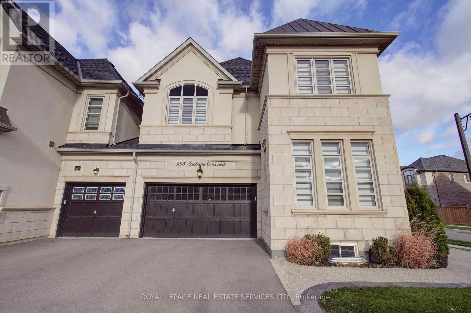 135 Zachary Crescent, Oakville, Ontario  L6H 0W1 - Photo 2 - W12559574